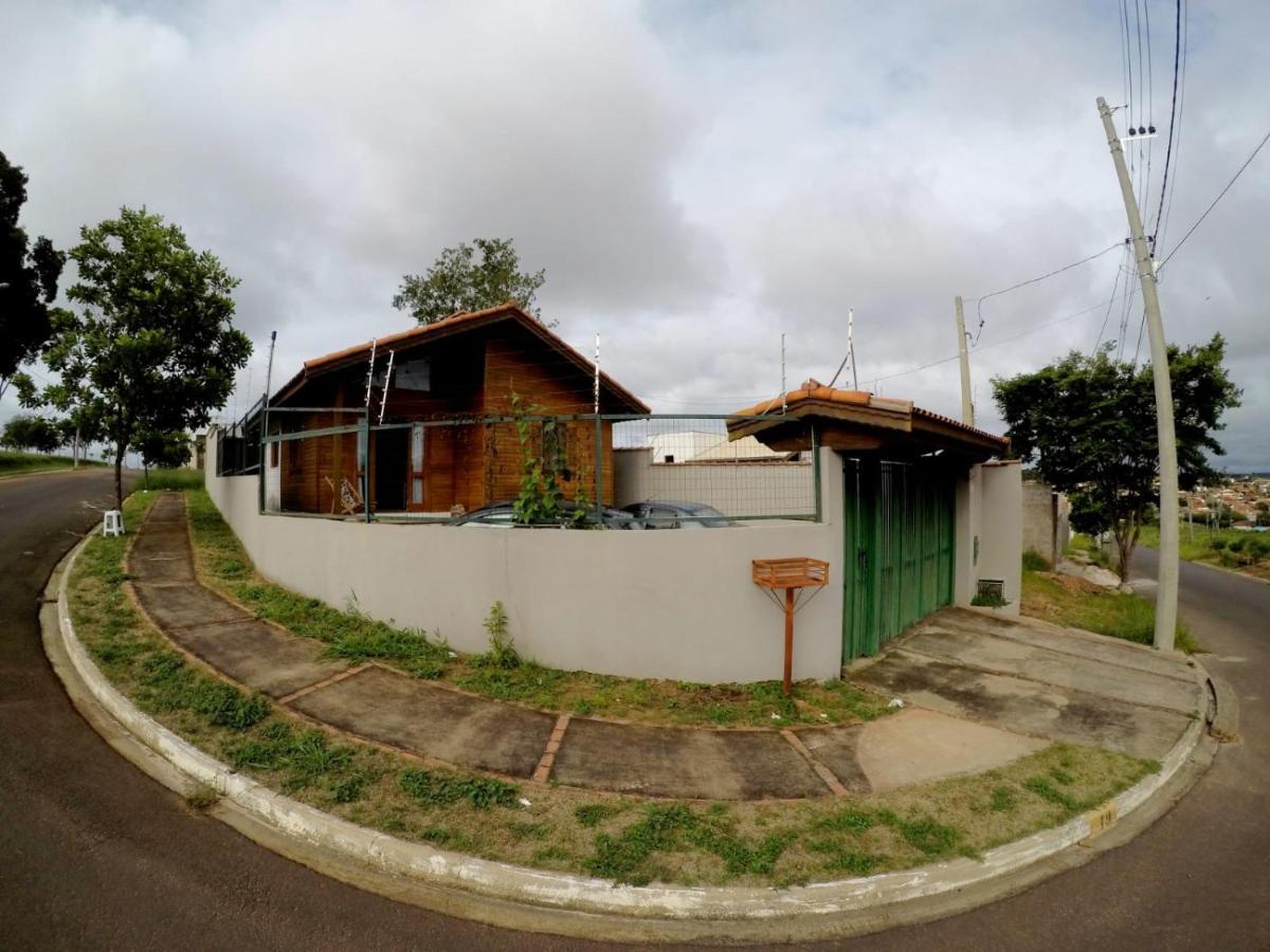 Casa Em Brotas Com Piscina E Churrasqueira Extérieur photo